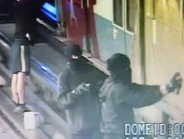 Lo pillaron in fraganti rayando el metro: Quedó detenido