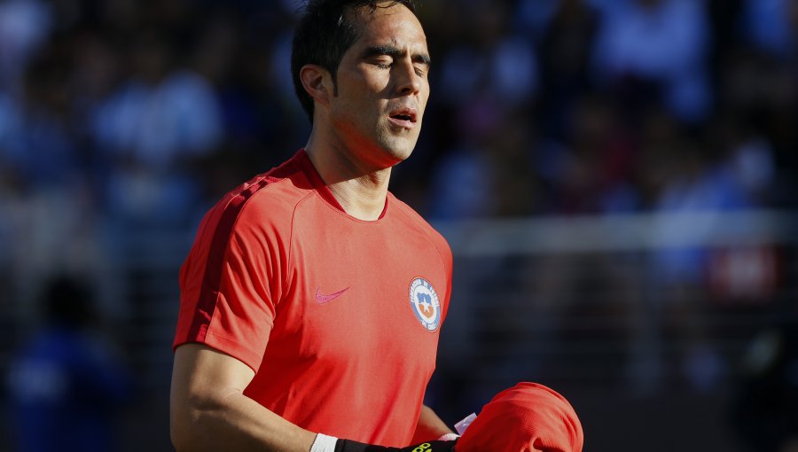 Claudio Bravo tras la caida ante Argentina: "No hay que encender las alarmas"