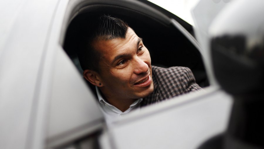 Hija de Gary Medel le manda mensaje al Pitbull: "Papá aquí mando yo"