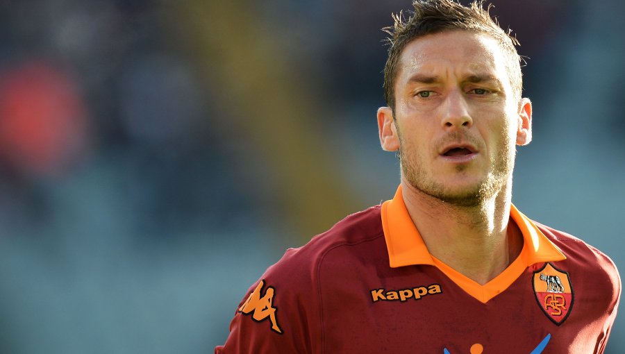 Francesco Totti renovó su vínculo con la Roma hasta 2017