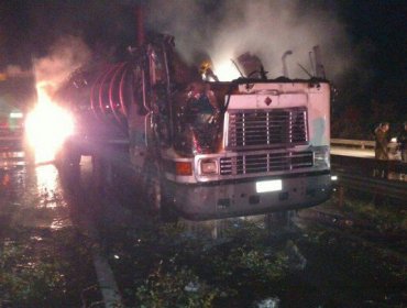 2 ataques incendiarios destruyen camiones y una planta maderera en la Araucanía