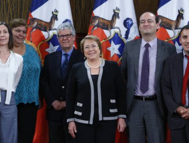 Proceso constituyente: Presidenta Bachelet se reúne con miembros del Consejo de Observadores