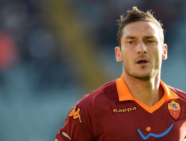 Francesco Totti renovó su vínculo con la Roma hasta 2017