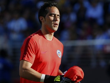 Claudio Bravo tras la caida ante Argentina: "No hay que encender las alarmas"