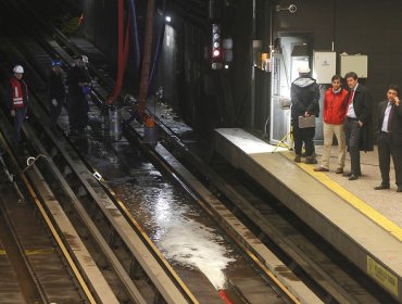 Ministro Gomez-Lobo: "Metro operará este viernes, pero con menor frecuencia"