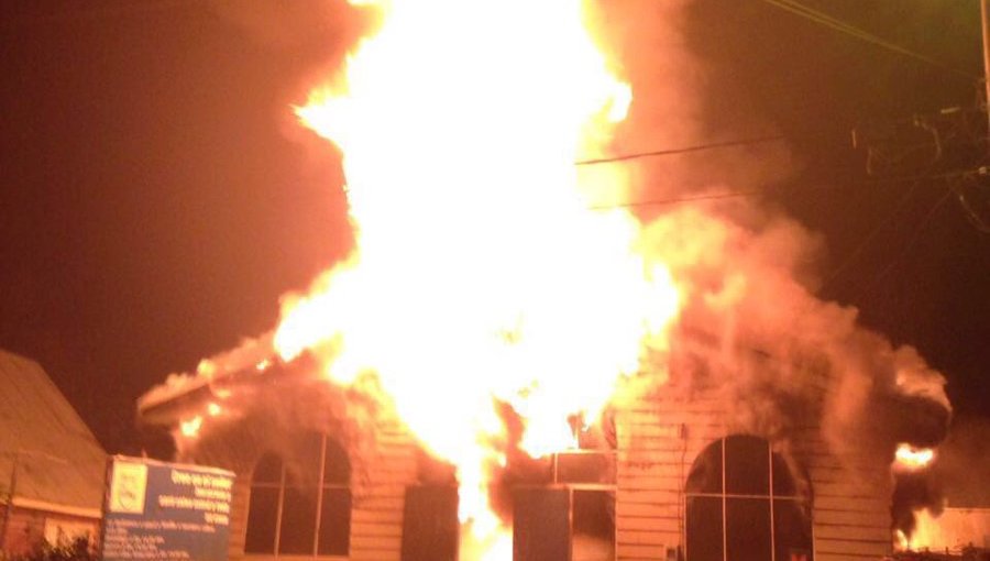 Detienen a 4 sospechosos de incendiar el templo evangélico en Padre Las Casas