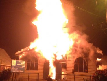 Detienen a 4 sospechosos de incendiar el templo evangélico en Padre Las Casas