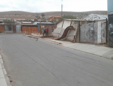 Sorpresivas y fuertes ráfagas de viento causan estragos en Vallenar