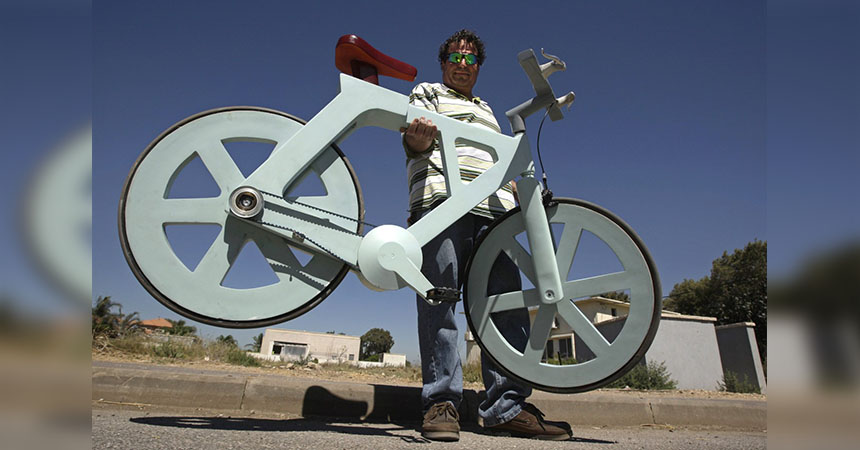 Esta es la bicicleta del futuro y fue hecha solo con cartones