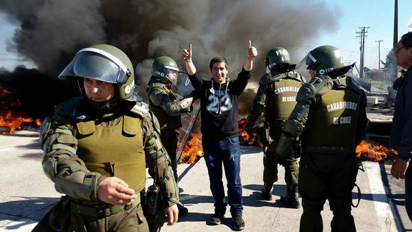 Talca: Funcionarios del Sename levantaron barricadas en la ruta CH115