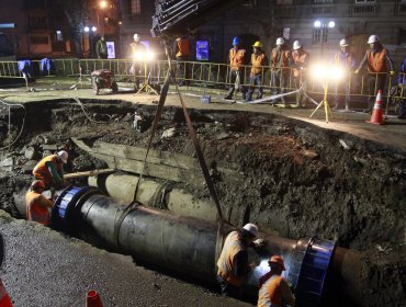 El negocio del agua potable en Santiago: ¿Conviene pagar multas que hacer inversión?