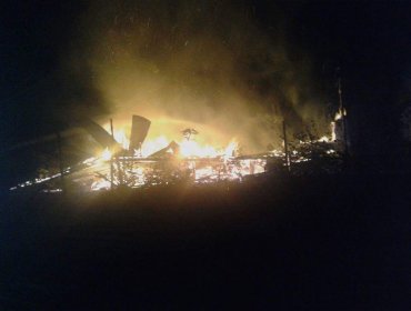 Dos muertos y un herido deja voraz incendio de una casa en Puyehue