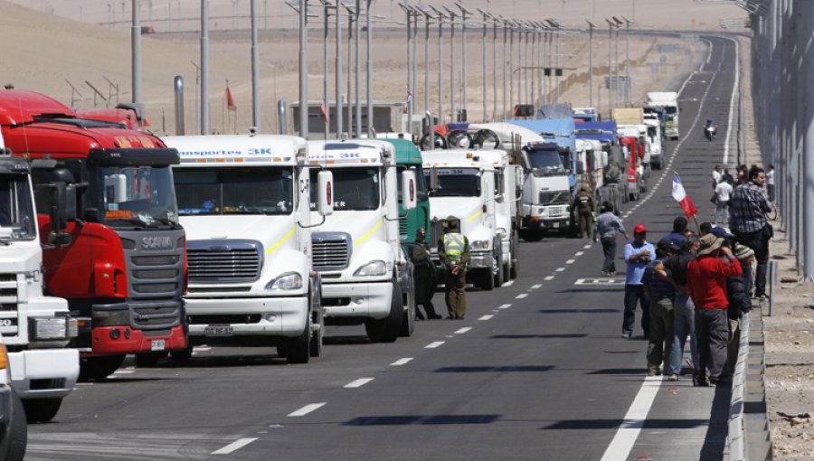 Paro de camioneros: Transportistas comienzan movilización con bloqueo de paso fronterizo con Perú