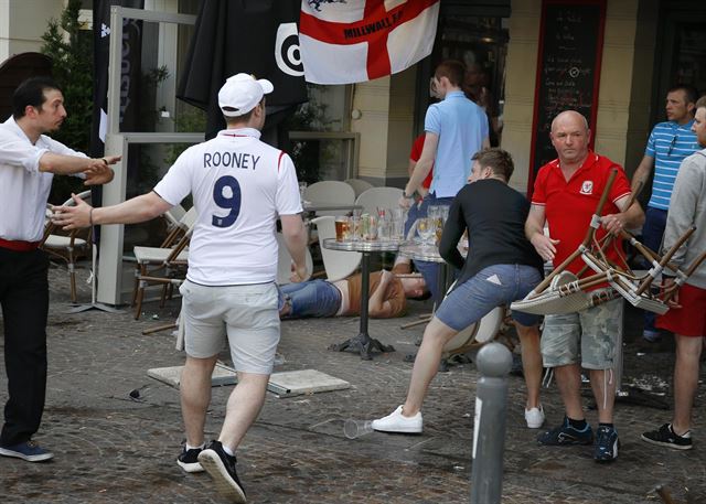 Eurocopa: Policía arresta a 37 personas tras nuevos enfrentamientos en Lille