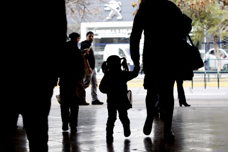 Mamá viajó 5 días en bus para reunirse con su hija de 7 años perdida