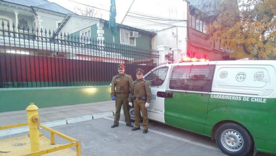 Dio a luz en un furgón policial, camino al hospital Barros Luco