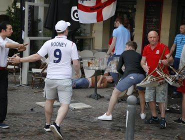 Eurocopa: Policía arresta a 37 personas tras nuevos enfrentamientos en Lille