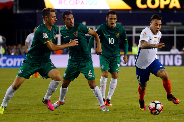 Eduardo Vargas no abandonará la concentración de la selección