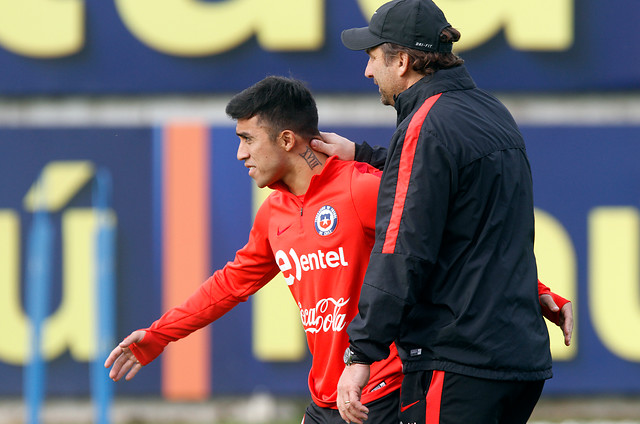 Juan Antonio Pizzi se la jugaría con el ingreso de Edson Puch ante México