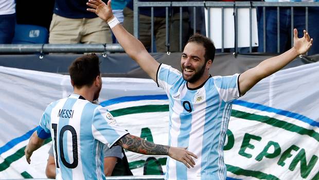 La polémica foto en camarines del equipo argentino tras golear a Venezuela