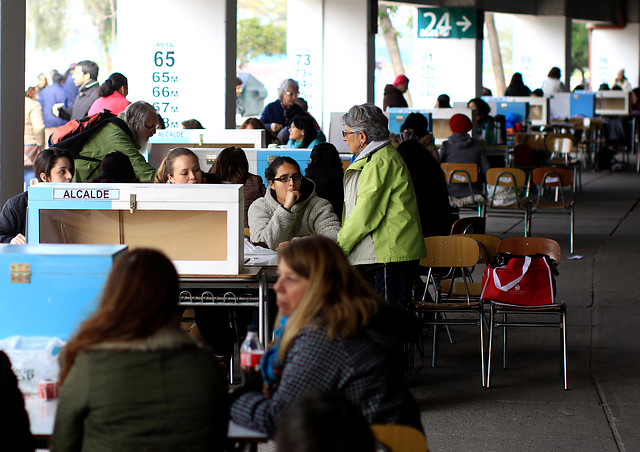 Primarias: Baja participación y debate del voto obligatorio han marcado la jornada