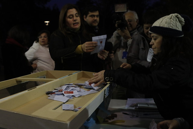 Primarias: Comienzan el cierre de mesas y el conteo de votos