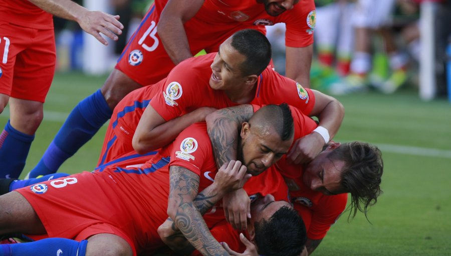 Gary Medel postea desde el camarín: Todos juntos a la final