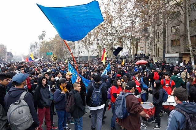 Estudiantes piden permiso para volver a machar en Santiago