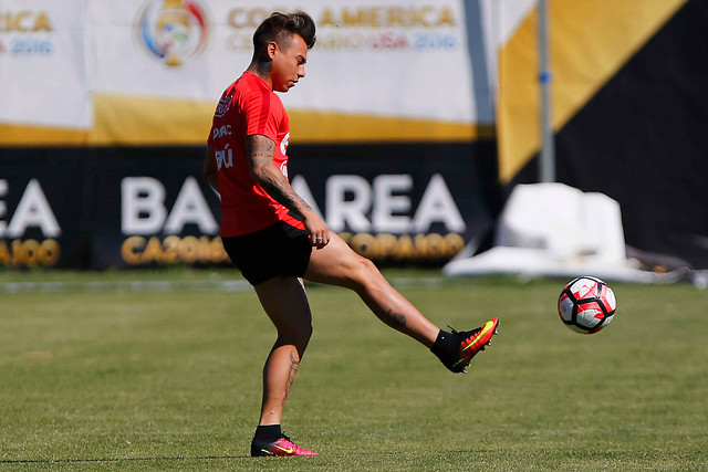 Eduardo Vargas y el duelo ante Colombia: “No nos consideramos favoritos”