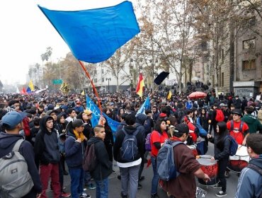 Estudiantes piden permiso para volver a machar en Santiago