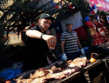 Intendente Orrego reconoce que “asados por La Roja ” complican el aire en Santiago