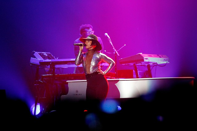Alicia Keys logra impedir uso de celulares en show