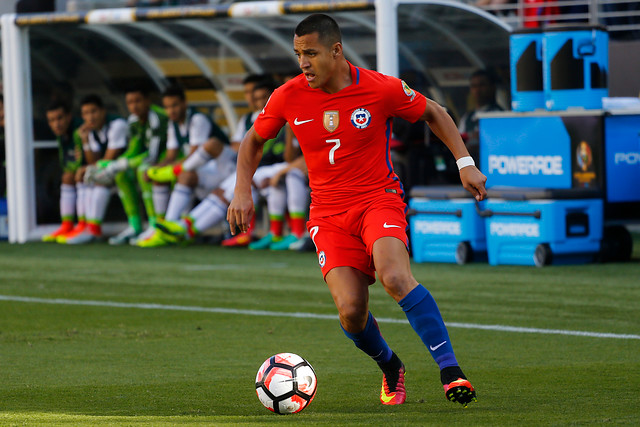 Diario español destacó los 100 partidos que alcanzará Alexis con la 'Roja'