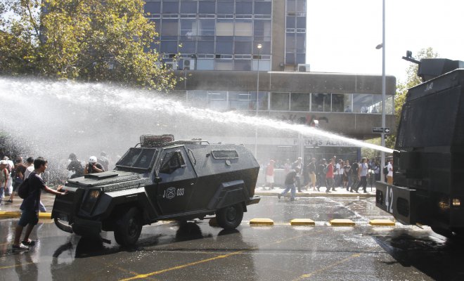Deja Vu: Carabineros y estudiantes se enfrentaron en Santiago
