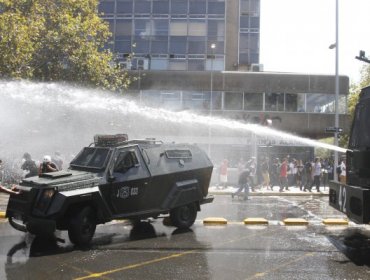 Deja Vu: Carabineros y estudiantes se enfrentaron en Santiago