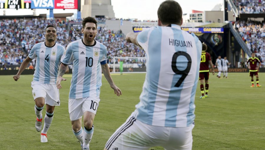 Sufriendo uno más que otro, Argentina y Chile se encuentran en la final