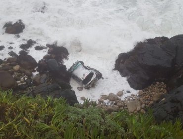 Grave accidente: Automóvil se desbarrancó en Concón