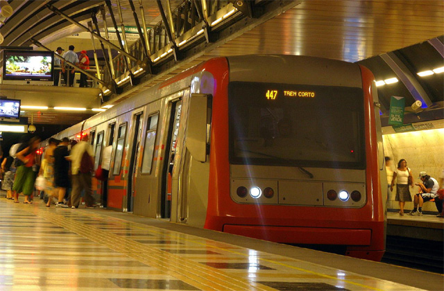 Suspensión en el Metro: Persona cae a las vías de Línea 4