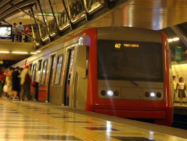 Suspensión en el Metro: Persona cae a las vías de Línea 4