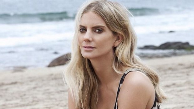 El infartante topless de Javiera Acevedo en su viaje a Europa