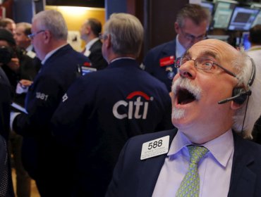 Dow Jones se desploma 300 puntos siguiendo el descalabro del 'Brexit'