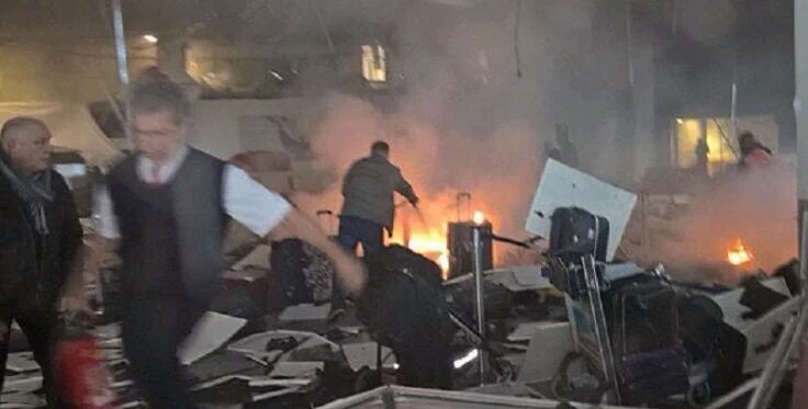 Alerta terrorista: Explosiones dejan varios muertos en aeropuerto de Estambul