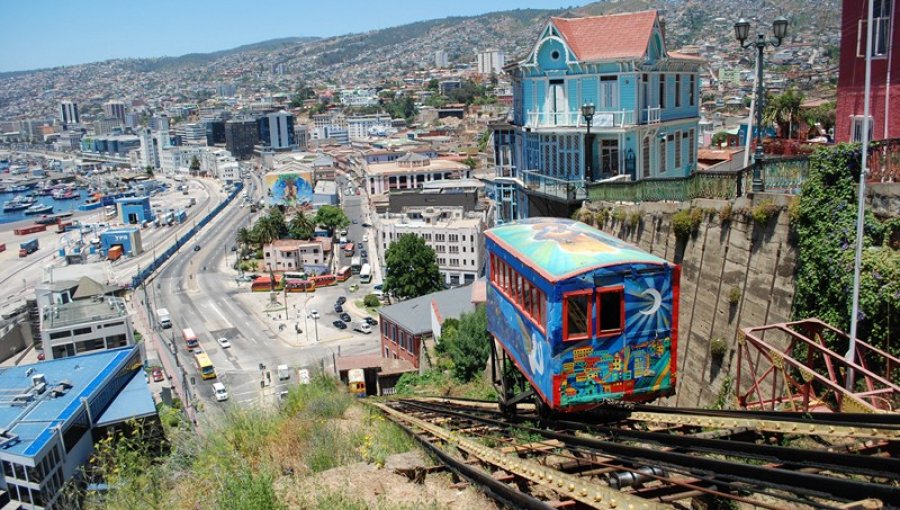 Con la cara llena de risa quedaron en Valparaíso con la llegada de turistas