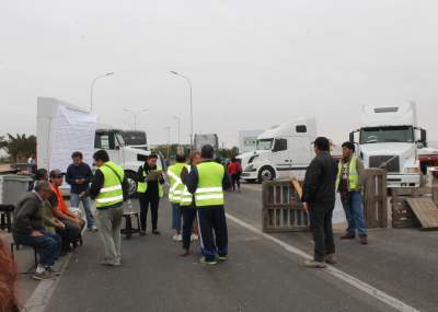 Camioneros deponen paro y liberan ruta Arica -Tacna