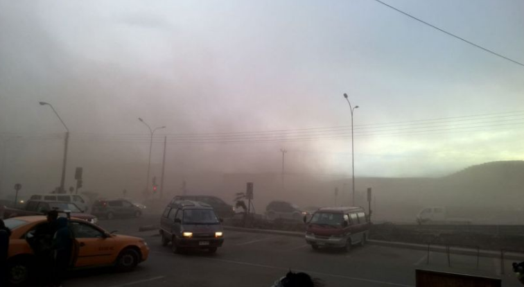 Así fue la tormenta de arena que sorprendió y sacudió Arica