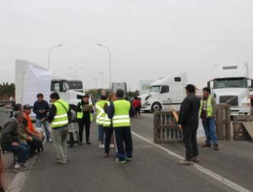 Camioneros deponen paro y liberan ruta Arica -Tacna