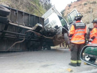 Camión con acoplado vuelca en Ruta Las Palmas