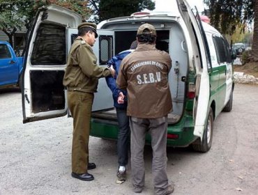 Video muestra polémica detención de Carabineros a hombre que vendía frutas en Temuco