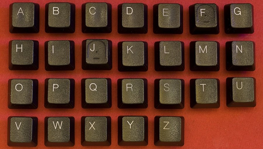 La razón de por qué el teclado del computador no está ordenado alfabéticamente