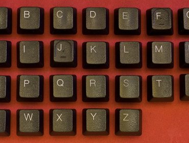 La razón de por qué el teclado del computador no está ordenado alfabéticamente